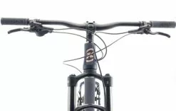 Kona, Big Honzo MTB 2023 27 Kona, Big Honzo MTB 2023 -Mountainbikes Geschäft webaufnahme 15 12 2022 9214 editions konaworld com